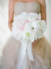 Blush-and-white-peonies-bouquet-ideas